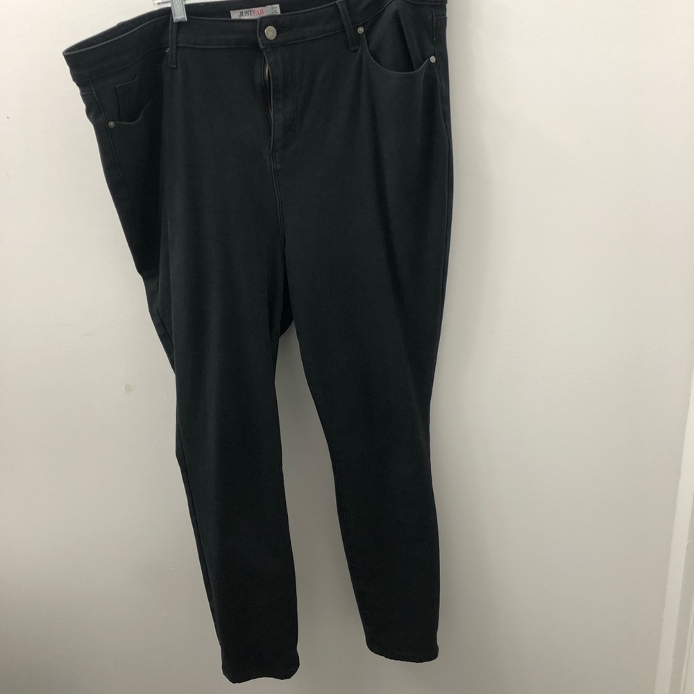 Jeans plus size 20W Black high waist skinny legs.